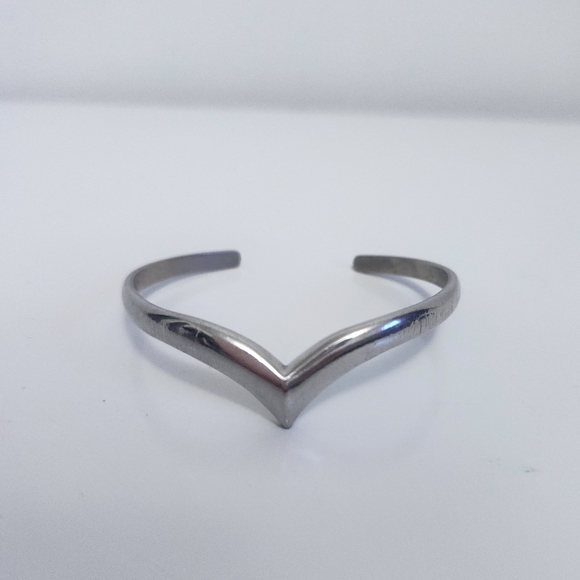 Vintage Silver Avon Chevron Bracelet - Picture 5 of 15